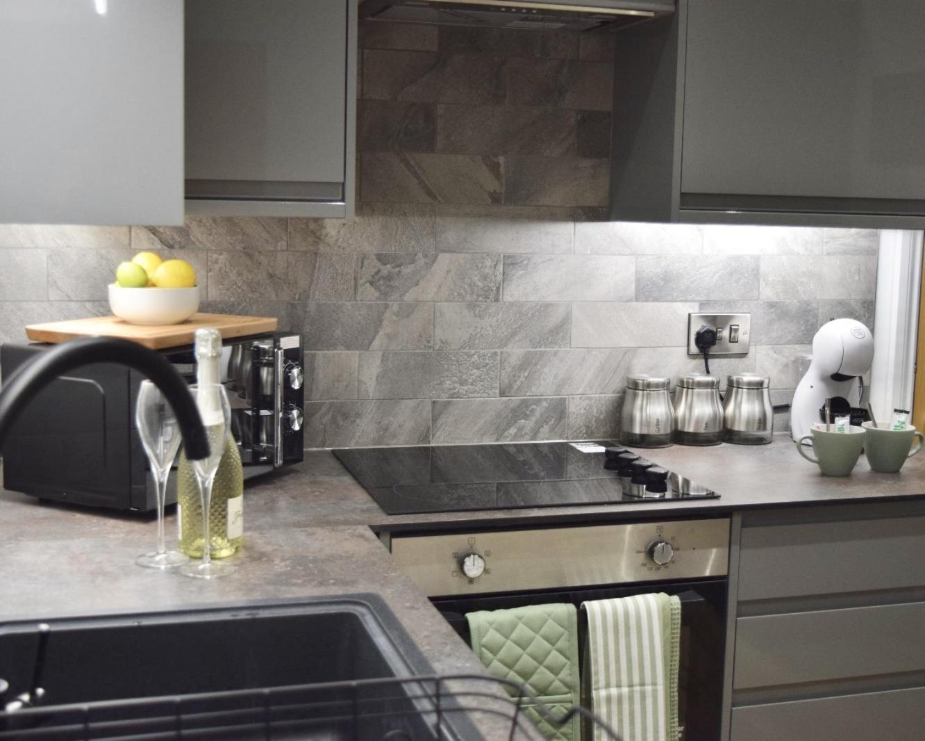 The Yorkshire Crown - Luxury Apartment - Free Parking Nearby Harrogate Bagian luar foto