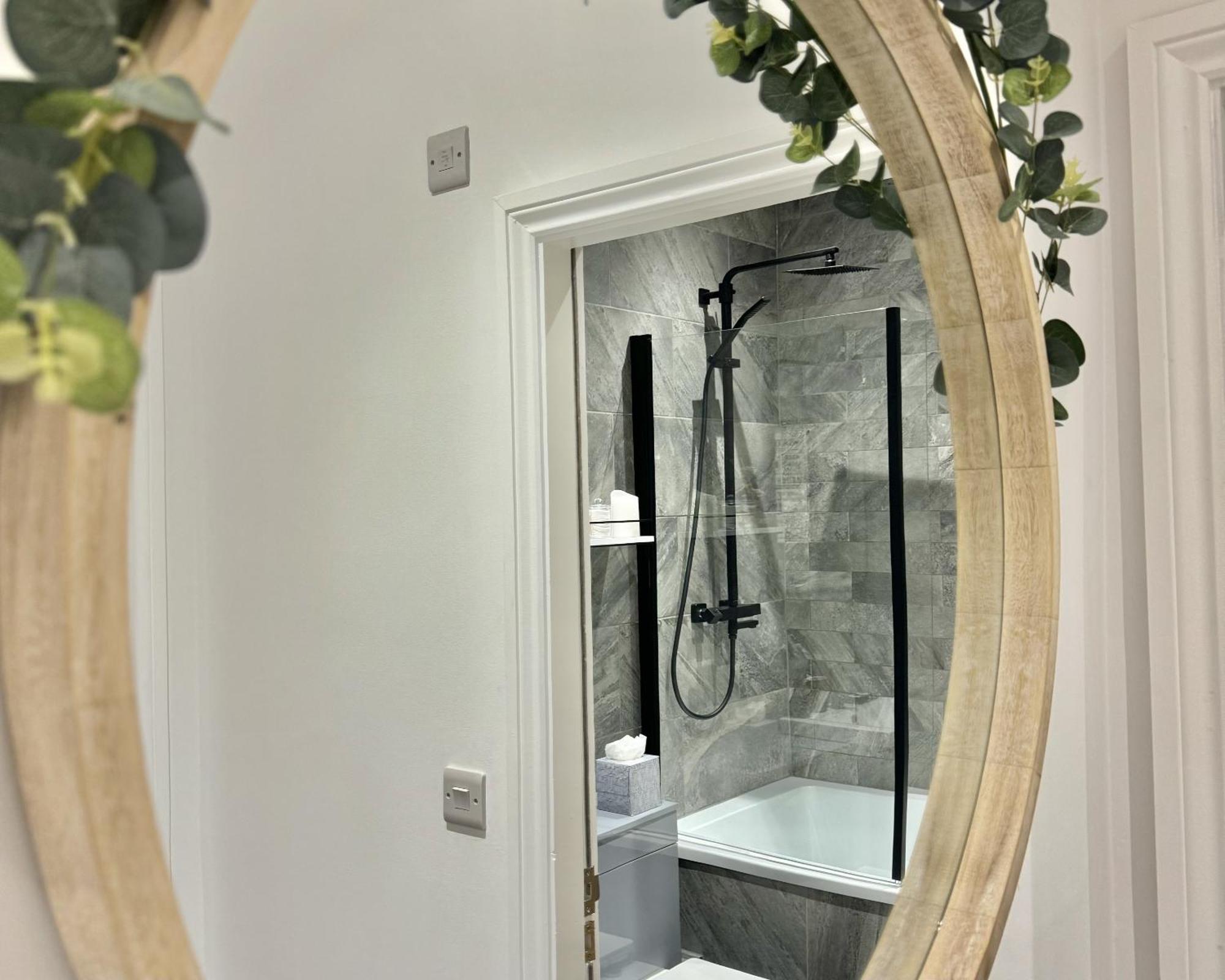 The Yorkshire Crown - Luxury Apartment - Free Parking Nearby Harrogate Bagian luar foto