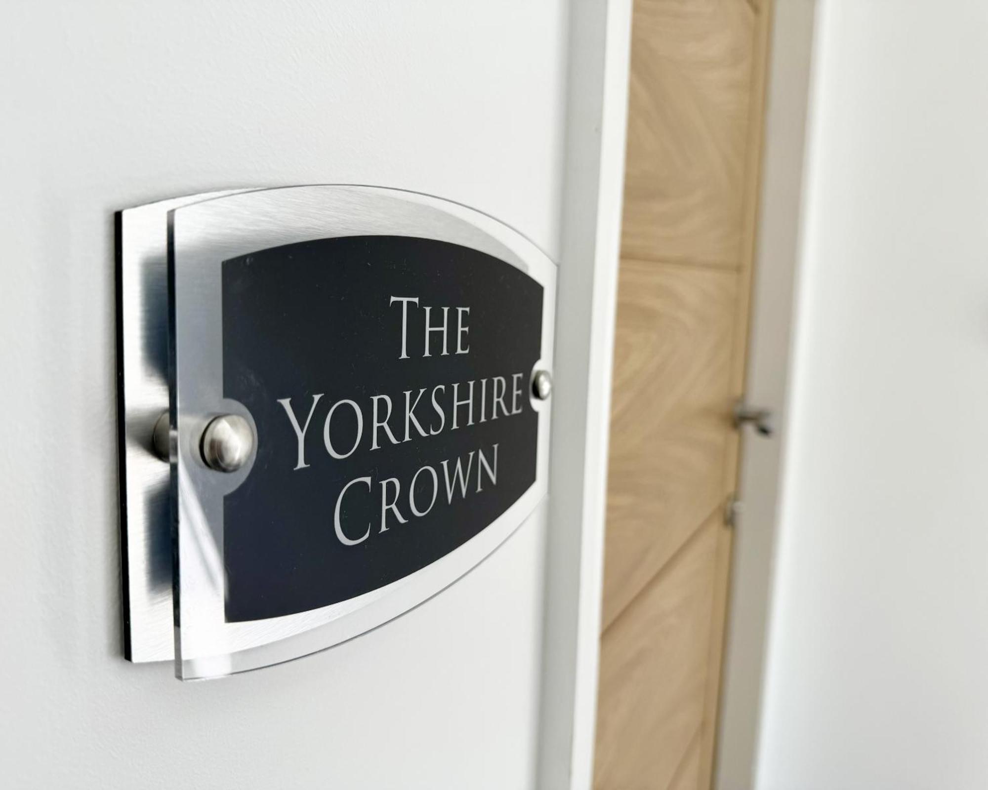 The Yorkshire Crown - Luxury Apartment - Free Parking Nearby Harrogate Bagian luar foto